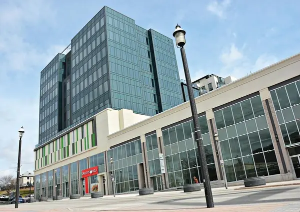 Barrie, ON L4M 0J3,90 Collier ST #640