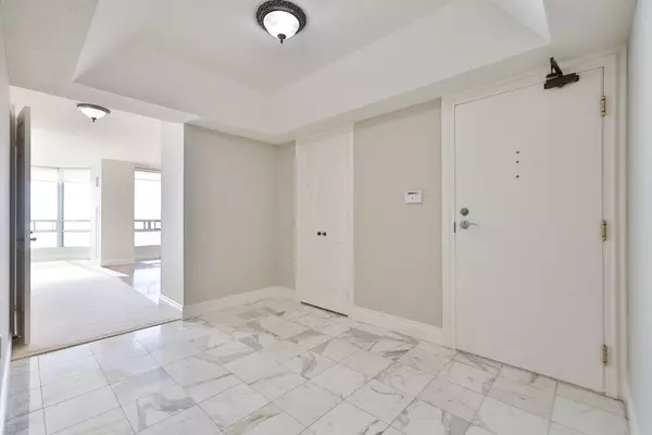 Oakville, ON L6L 5V1,2170 Marine DR #607