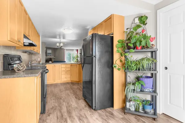 Kanata, ON K2M 3A5,258 Meadowbreeze DR