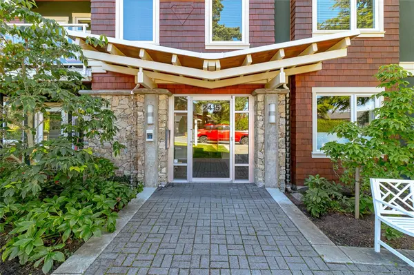 2415 Amherst Ave #204, Sidney, BC V8L 2H1