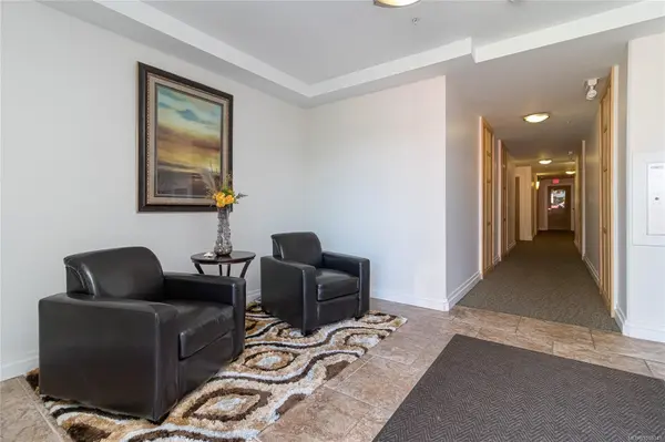 2415 Amherst Ave #204, Sidney, BC V8L 2H1