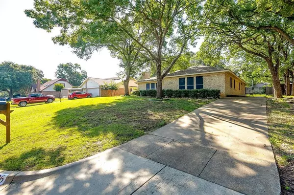 Arlington, TX 76016,5306 Oak Brook Road