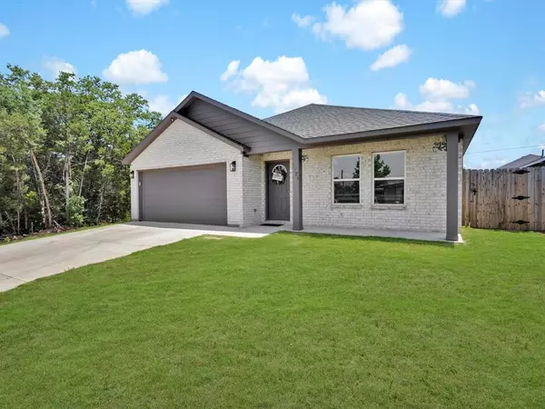 2721 Beechwood Street, Granbury, TX 76048