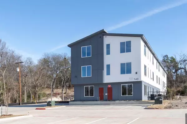 Dallas, TX 75215,948 S Corinth Street #5