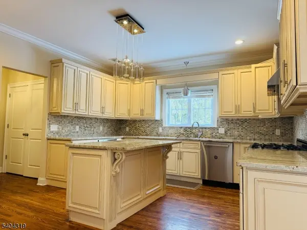 Livingston Twp., NJ 07039,46 Elmwood Dr