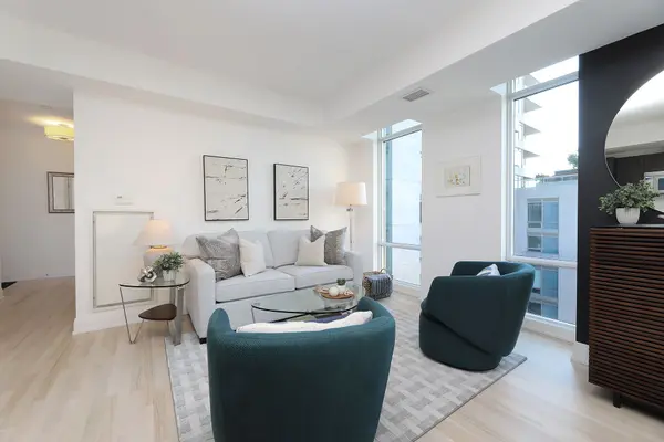 Toronto C02, ON M5R 2B5,1 Bedford RD #611