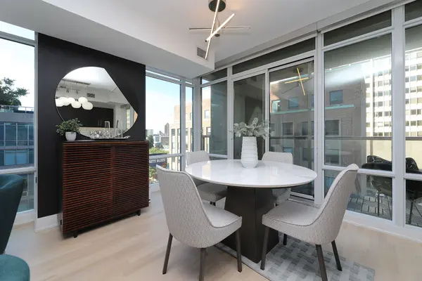 Toronto C02, ON M5R 2B5,1 Bedford RD #611