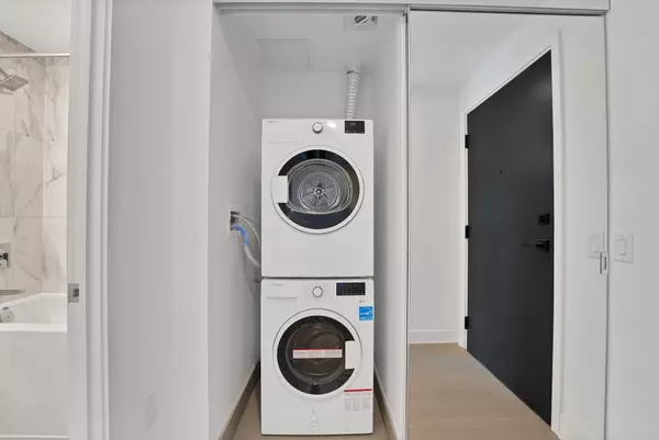 Toronto C14, ON M2N 0M4,36 Olive AVE #1607