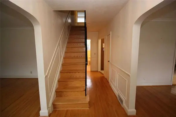 Toronto W08, ON M9B 4H9,123 Ashbourne DR