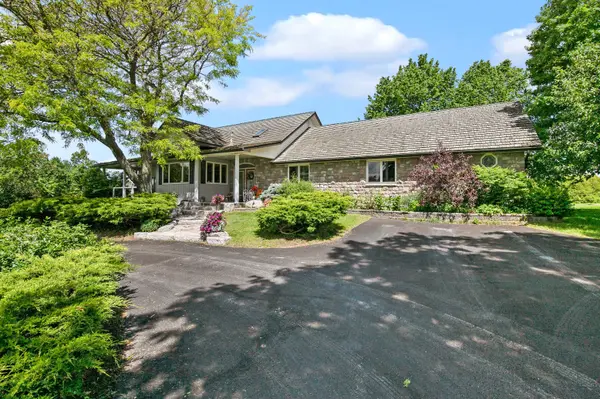 593 Pigeon Creek RD, Kawartha Lakes, ON L0B 1K0