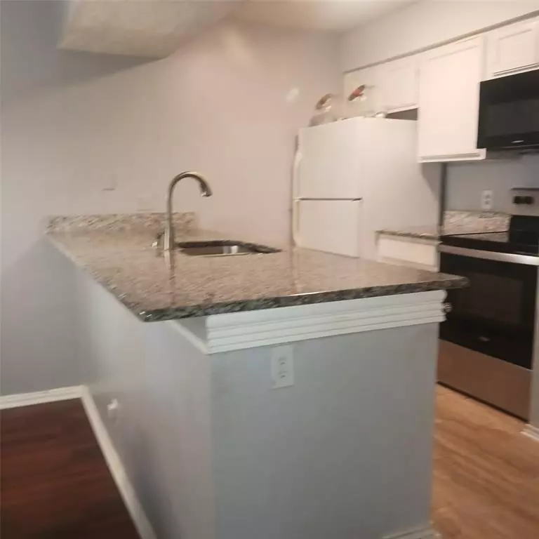 Dallas, TX 75231,5750 Phoenix Drive #33