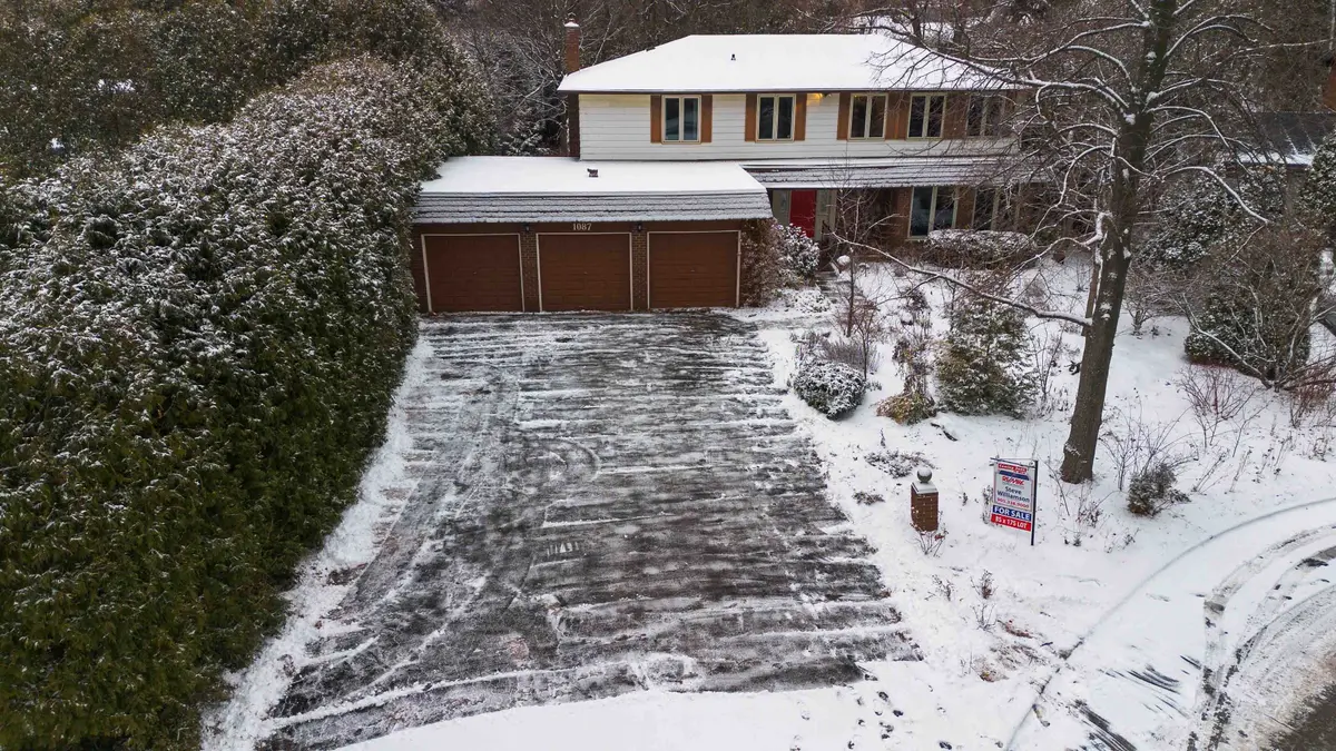 Oakville, ON L6L 5H6,1087 Tanglewood CT
