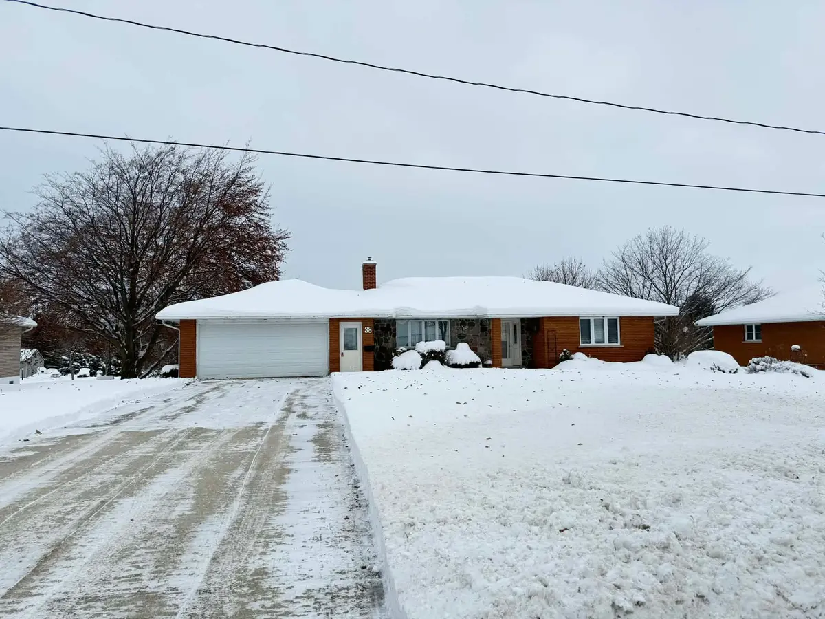 South Bruce, ON N0G 2S0,38 Hillcrest ST W