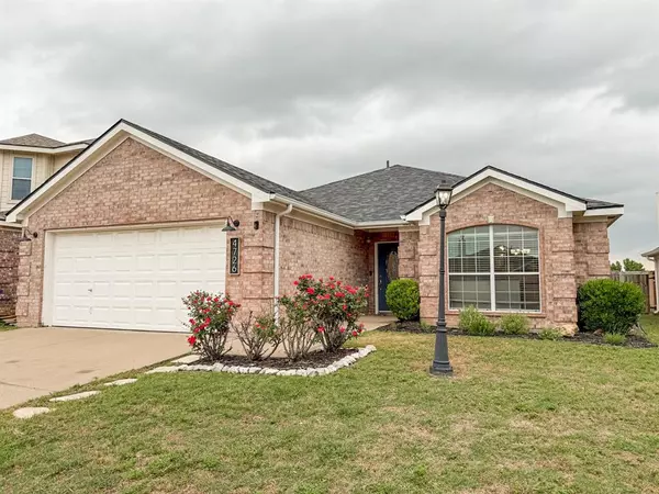 4726 Topaz Lane,  Granbury,  TX 76049