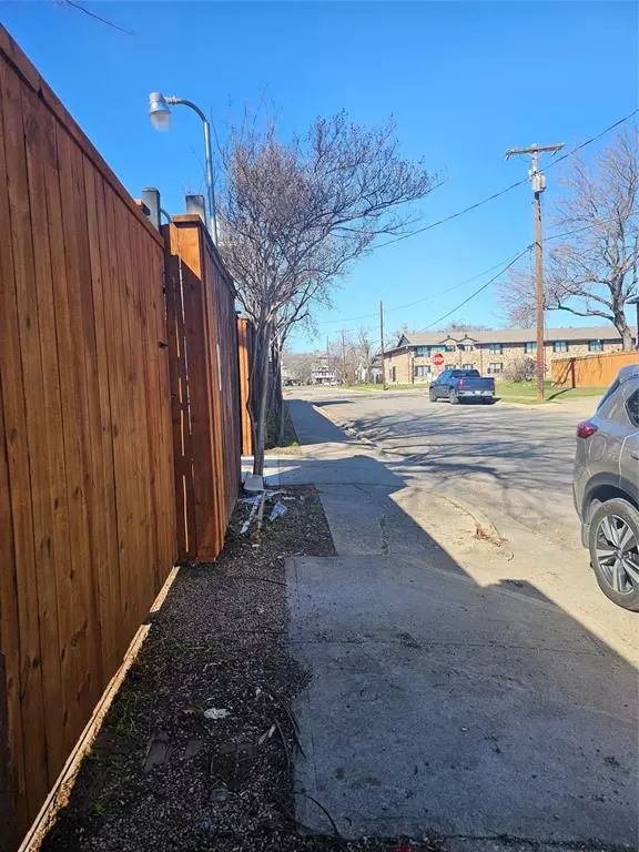 Dallas, TX 75214,115 S Saint Mary Avenue