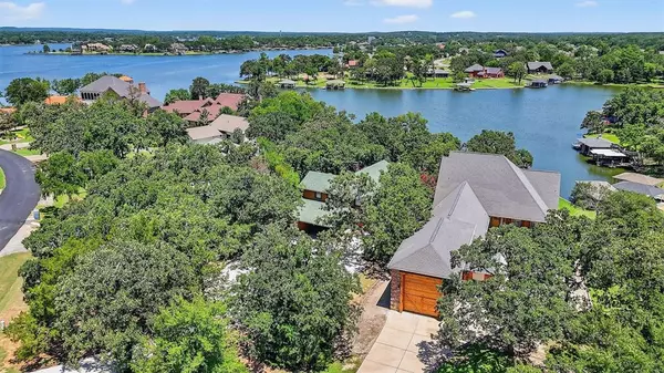 Lake Kiowa, TX 76240,214 Kiowa Drive E