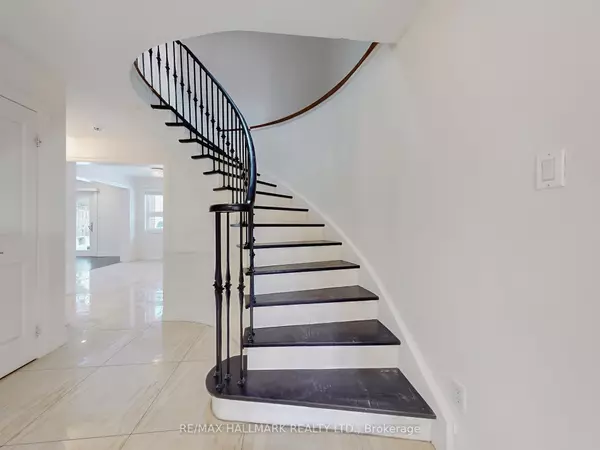 Toronto C12, ON M2P 1R5,235 Old Yonge ST