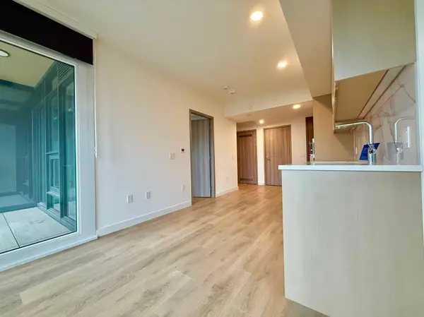 Toronto C01, ON M5V 0X4,3 Concord Cityplace WAY #3202