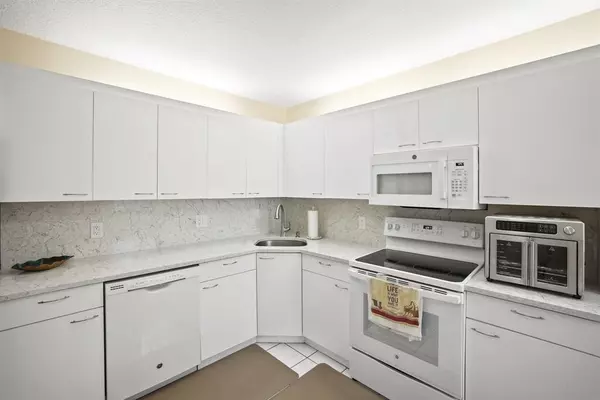 Coconut Creek, FL 33073,4161 Coral Tree Cir #362