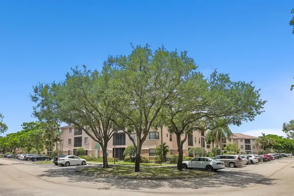 Coconut Creek, FL 33073,4161 Coral Tree Cir #362