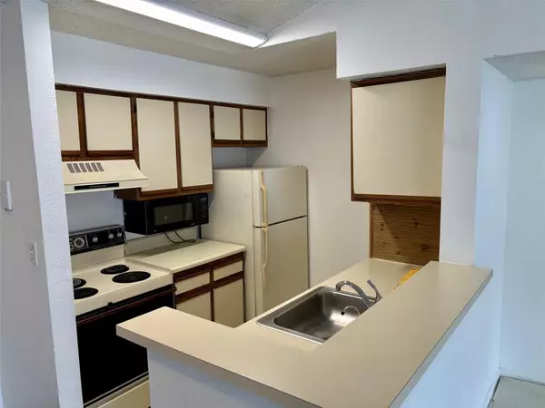 Davie, FL 33328,2796 S UNIVERSITY DR #2207