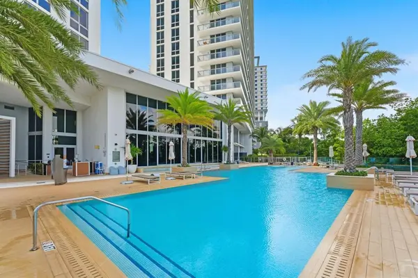 North Miami Beach, FL 33160,16385 Biscayne Blvd #2516