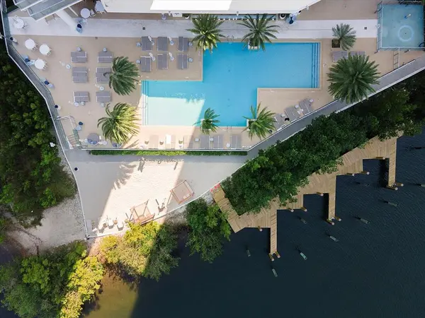 North Miami Beach, FL 33160,16385 Biscayne Blvd #2516