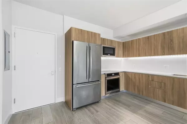 Miami, FL 33180,2960 NE 207th St #1108