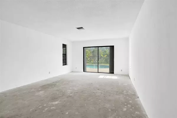 Margate, FL 33063,65 W Palm Dr