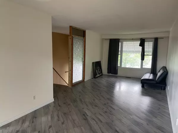 Barrie, ON L4M 5A4,6 Wall CT #Main