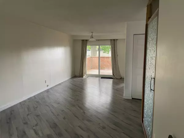 Barrie, ON L4M 5A4,6 Wall CT #Main