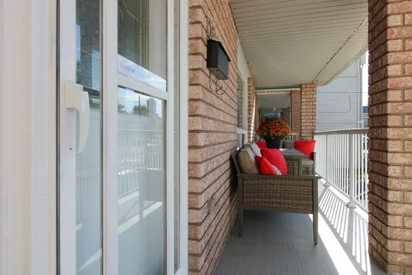 Hamilton, ON L8L 5A2,128 Cathcart ST