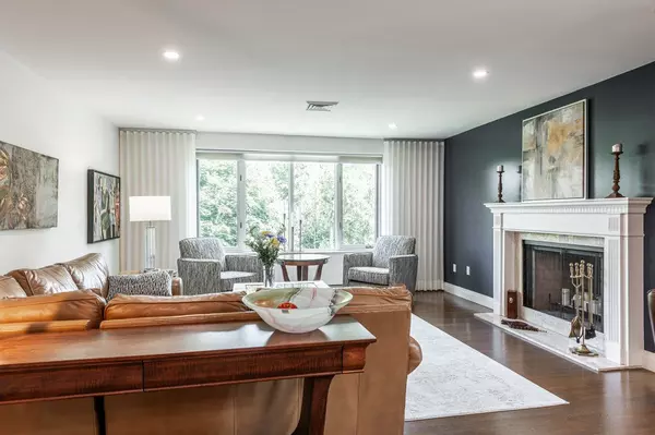 Stratford, ON N5A 7S3,30 FRONT ST #205