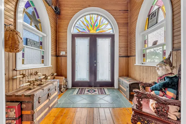 Prince Edward County, ON K0K 2J0,18630 Loyalist Pkwy