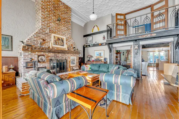 Prince Edward County, ON K0K 2J0,18630 Loyalist Pkwy