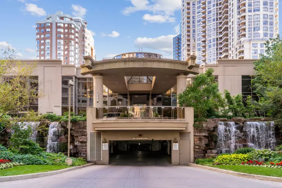 3888 Duke of York BLVD #1820, Mississauga, ON L5B 4P5