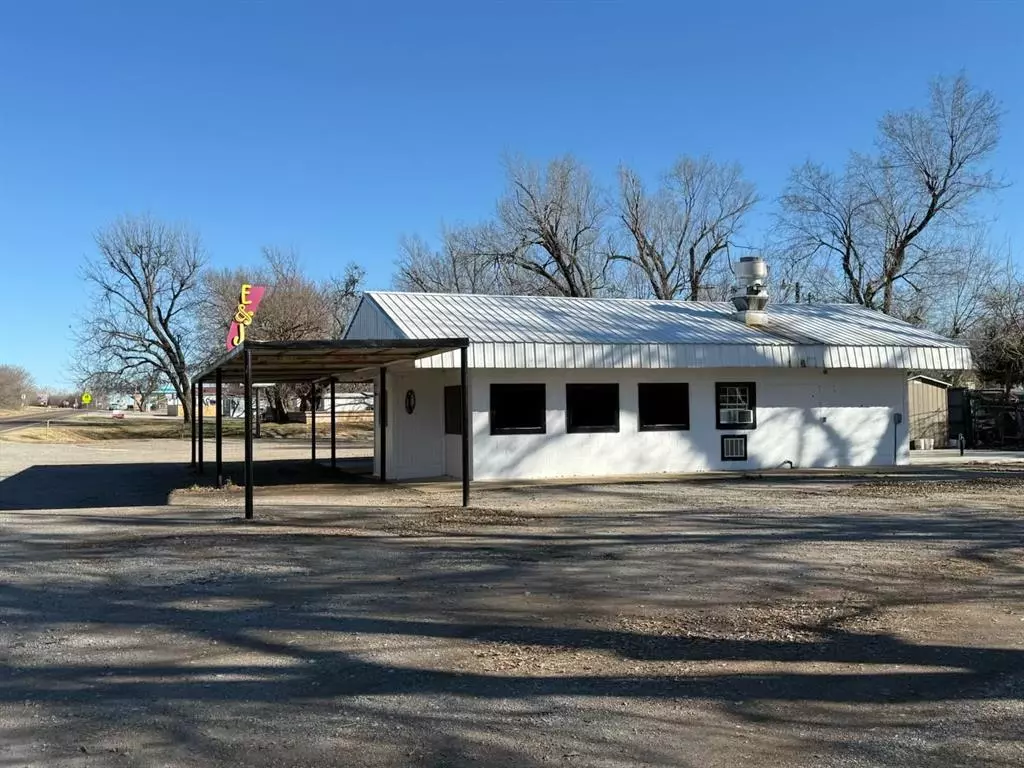 Anadarko, OK 73006,416 E Apache Trail Road