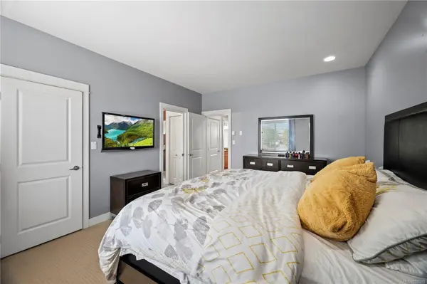 4048 Copperfield Lane, Saanich, BC V8Z 0A6