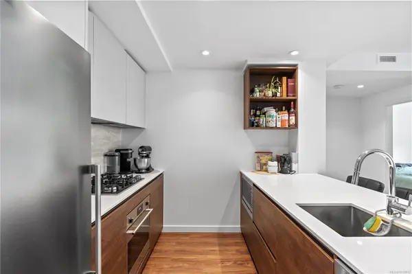 369 Tyee Rd #504, Victoria, BC V9A 0B6