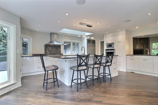 3977 Lexington Ave, Saanich, BC V8N 3Z5