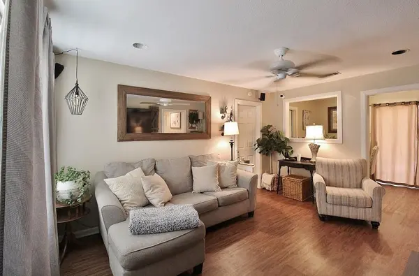 Arlington, TX 76010,911 E Lovers Lane