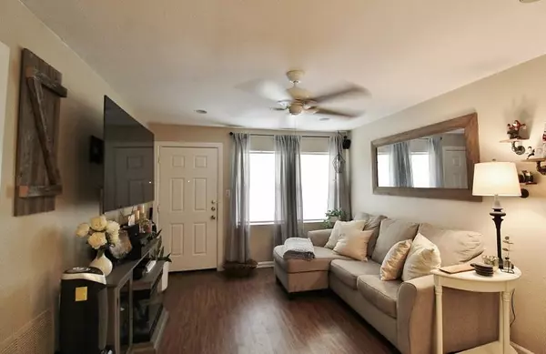 Arlington, TX 76010,911 E Lovers Lane