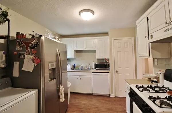 Arlington, TX 76010,911 E Lovers Lane