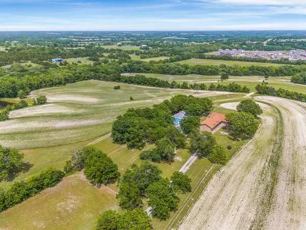 Van Alstyne, TX 75495,992 Tolson Avenue