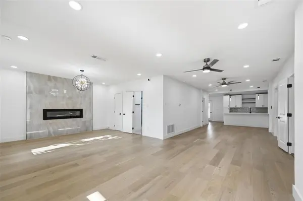 Dallas, TX 75223,710 S Glasgow Drive