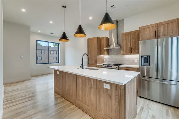 Dallas, TX 75206,5609 Live Oak Street #105