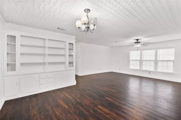 Bonham, TX 75418,903 Lynn Street