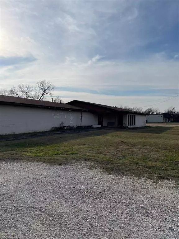 West, TX 76691,510 E Oak Street