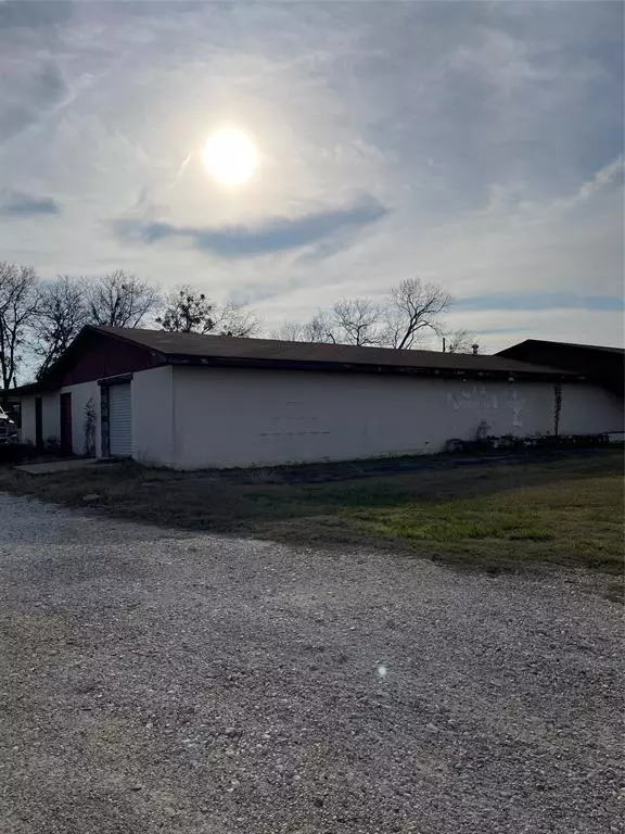 West, TX 76691,510 E Oak Street