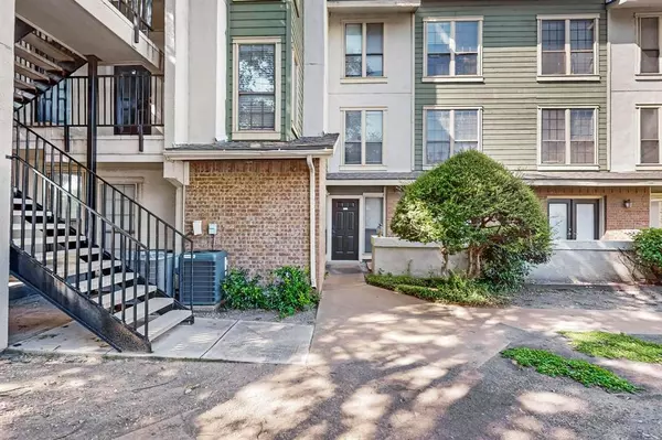 Dallas, TX 75243,9611 Walnut Street #1105